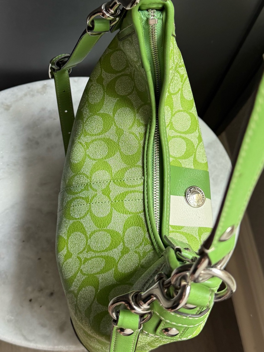 Y2K Vintage Coach Signature Stripe
Chelsea Hobo Bag F14476 Lime Green - Picture 6 of 10